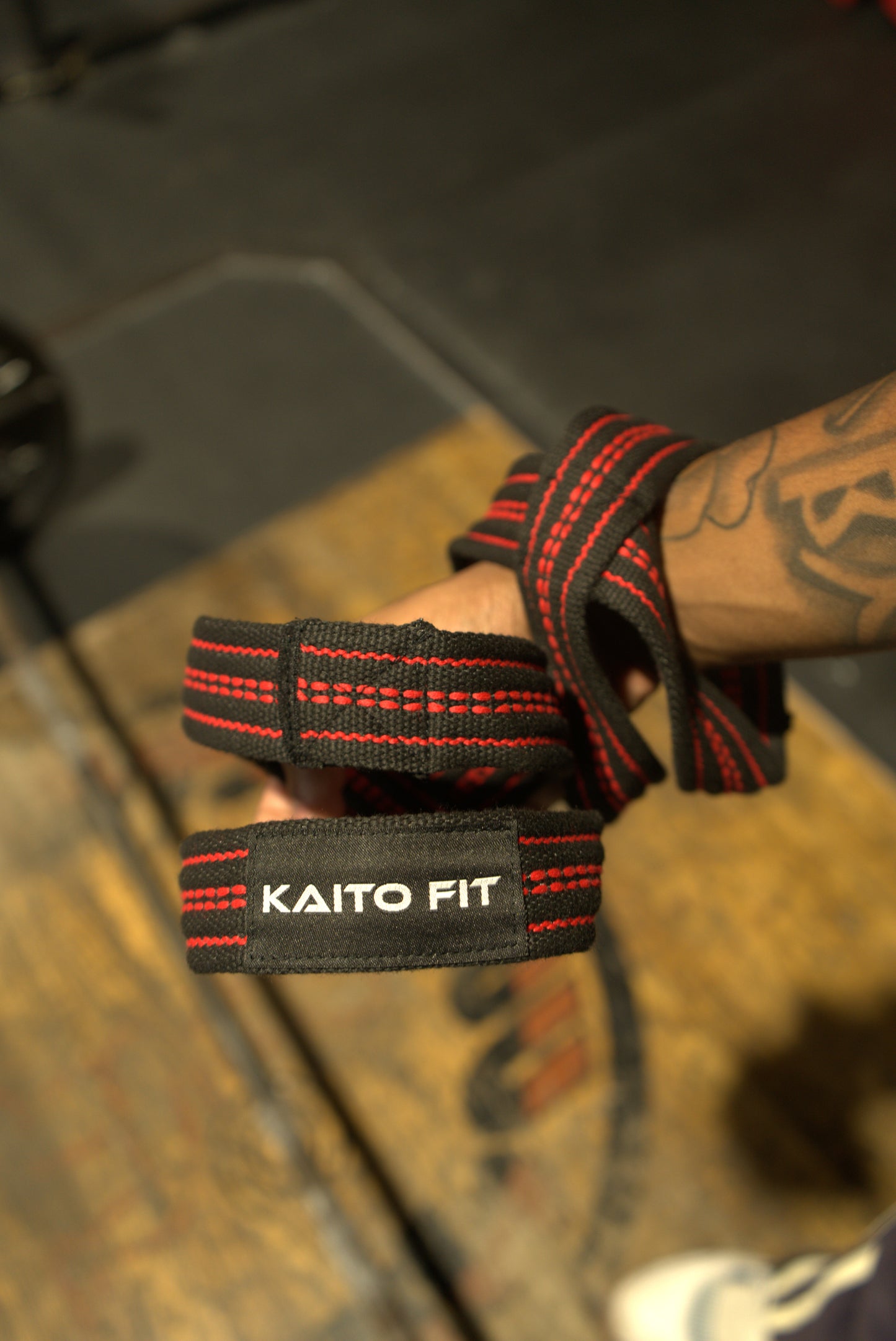 FIGURE 8 LIFTING STRAPS